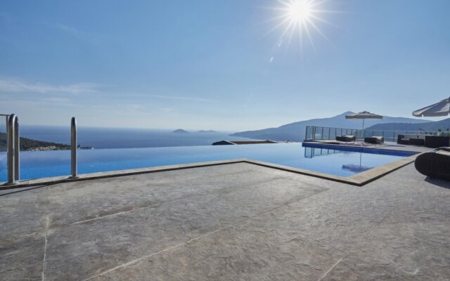 Villa Elmas -stunning 5 bed Villa With Rooftop bar