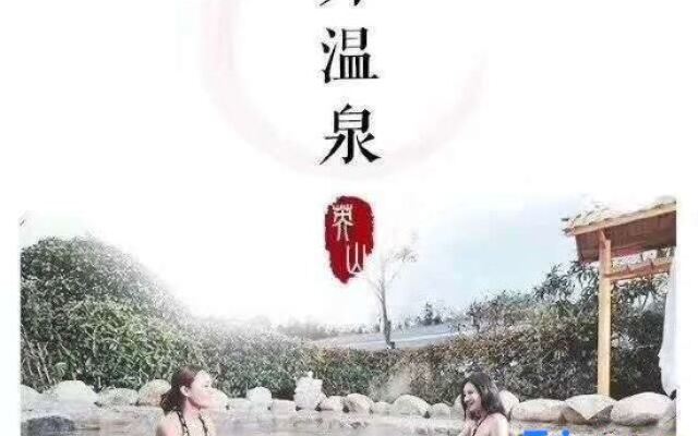 Tuwo Holiday Hotel (Yingshan bus station store)