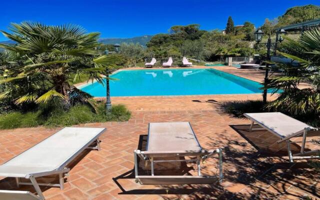 Very Pretty Spoleto Poolside, Jacuzzi, Gardens No01