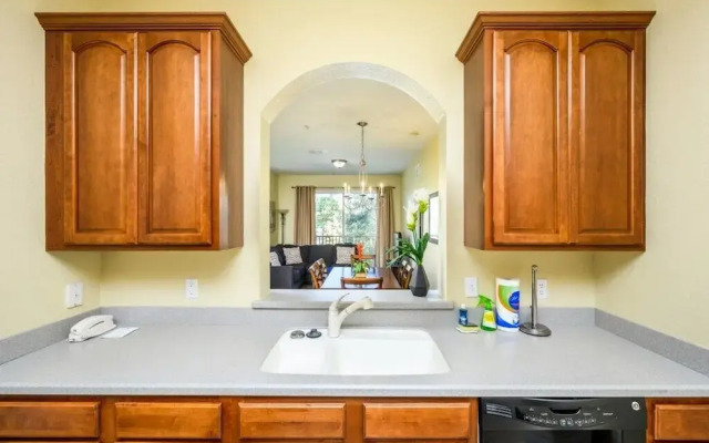 Beautiful Deluxe Condo, Vista Cay - 3015