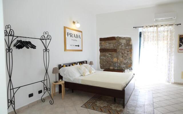 SELF Apartments - Coastal Suite and Central Balcony