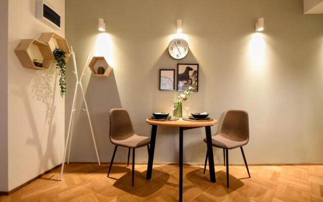 MARBLE & PASTELS - Homey Central Apartment