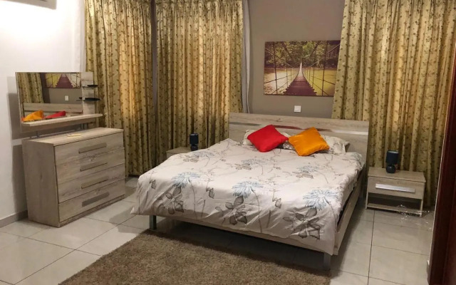 Serene 1 bedroom Apartment with Pool and Free Parking