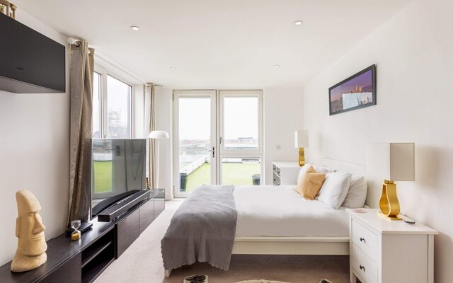 Stunning Brentford Penthouse