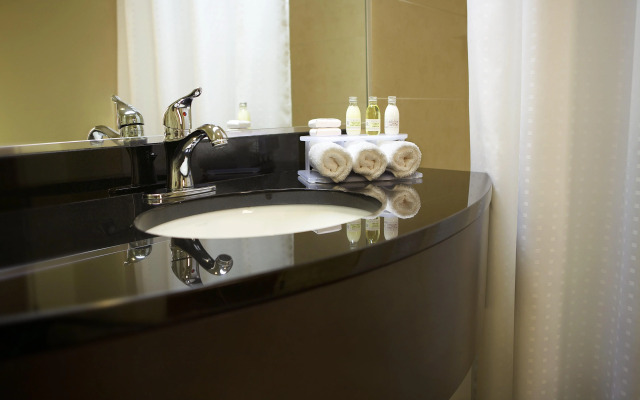 Holiday Inn Hotel & Suites Montreal Airport by IHG