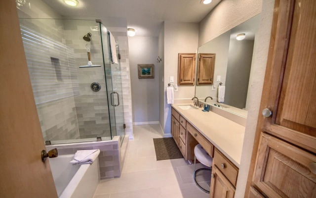 Delroy Curly Ray s Comal Condo