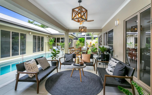 Escapades @ Palm Cove