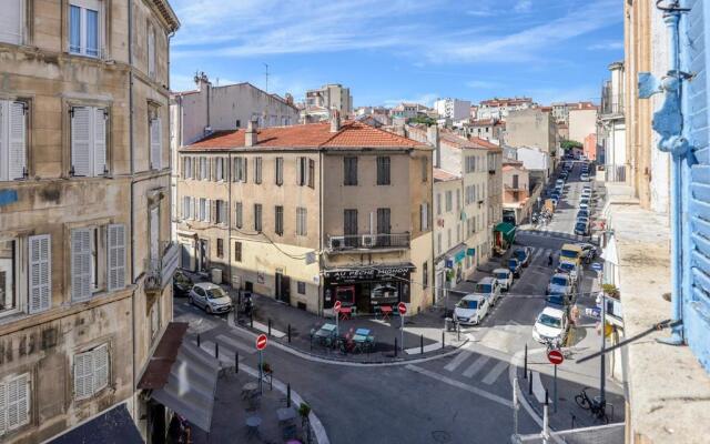 Chic And Modern Apt 5 Min From the Beach