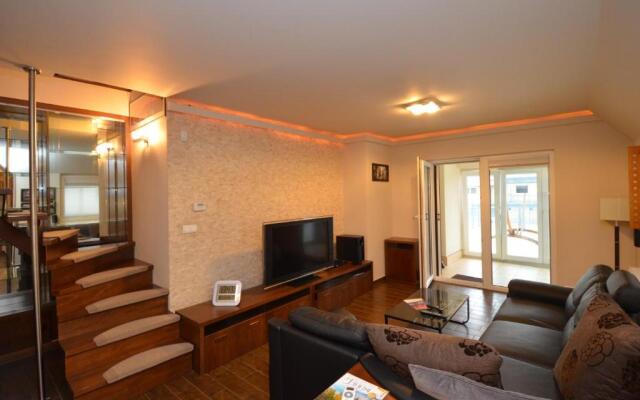 Arpad Bridge Apartments