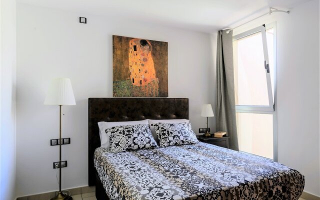 Apartment Poris with Sea View and Pool