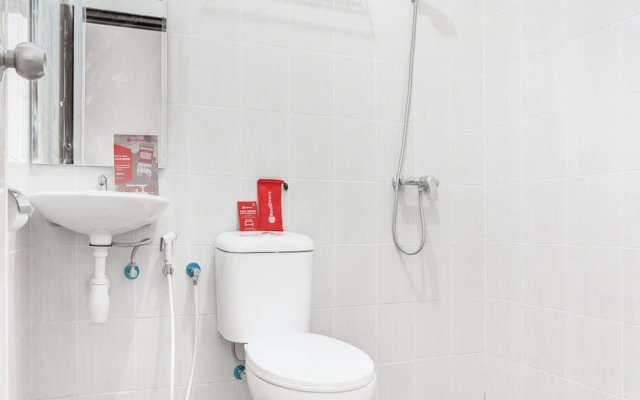 RedDoorz Near Universitas Surabaya