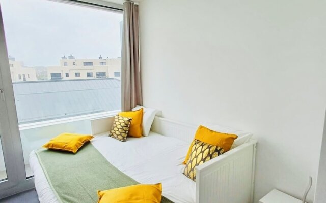 Brand new 2bedrooms Penthouse in Center