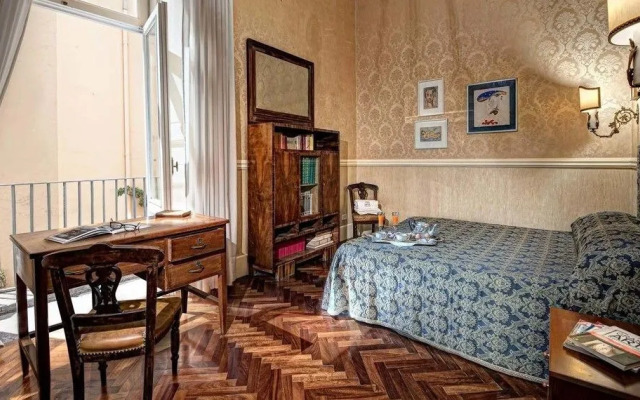 Lady Mary's Tribunali Luxury Suite