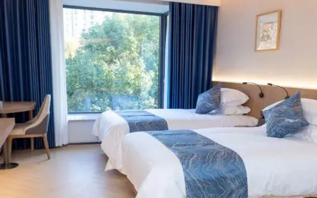 Yangzi Hotel