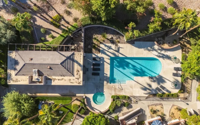 Hollywood Glam Hideaway