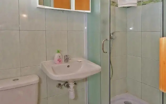 Stunning Home in Zdrelac With Wifi and 4 Bedrooms