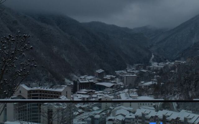 Yunfu Banshan Holiday Homestay