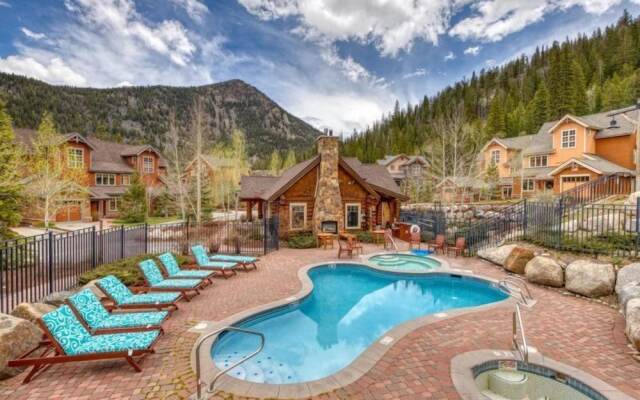 Private Family Friendly 2 Bedroom Townhome Located in East Keystone With Access to Free Shuttle Service