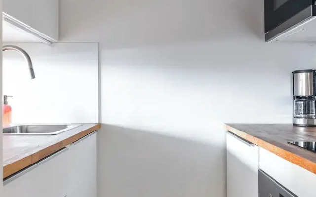 Central Studio Apartment with Balcony