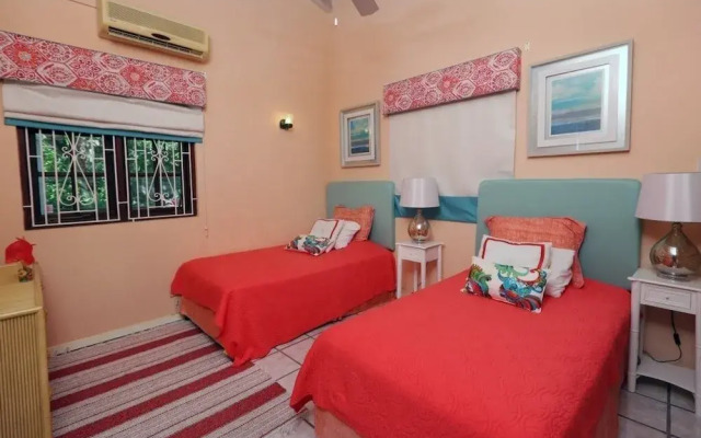 Bella Vista 3 Bedroom Home by RedAwning