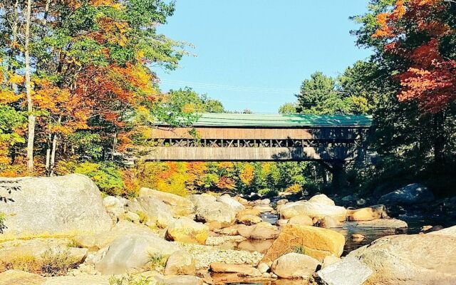 Covered Bridge Riverview Lodge