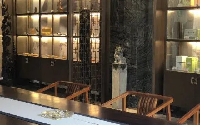 Jintian Hotel (Qionglai Dingsheng Times Plaza)