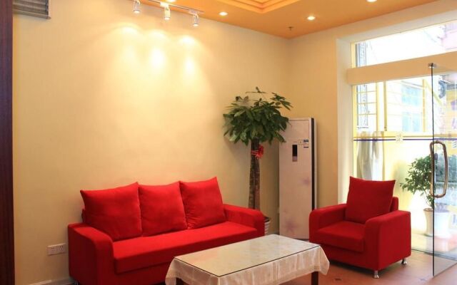 Home Inn (Wuhan Minhang Residential Community Changgang Road Metro Station)
