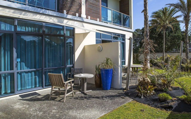 Waves Motel