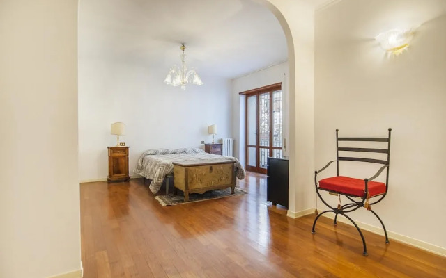 Eur Luminous And Large Family Terrace Apartment