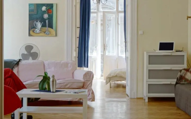 Balcony Flat Promenade