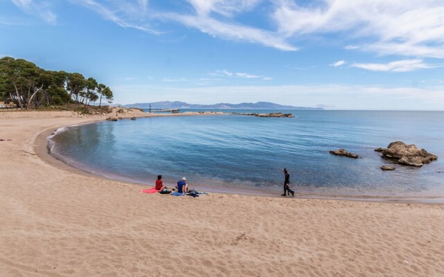 Luxurious Holiday Home in L'escala With Swimming Pool
