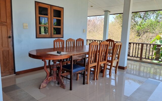 Sawasdee Sichang Resort