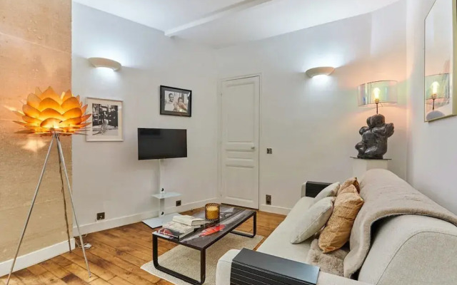 Charming 1 Bedroom Apartment Eiffel Tower