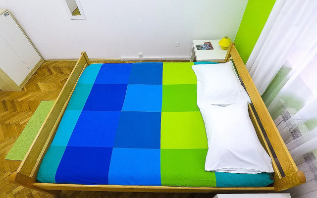 Whole Wide World Hostel & Bar