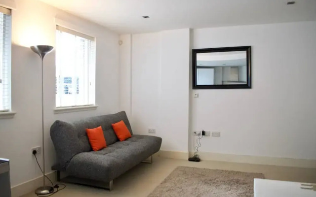 Super Central City Apartment - 1 Bedroom, Sleeps 4