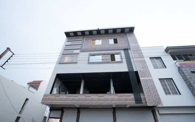 Oyo 39426 Hotel Lotus