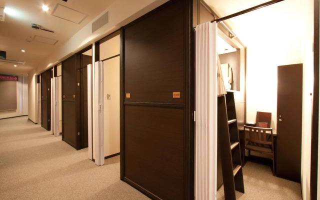 HEARTS Capsule Hotel & Spa Nakasu (Male Only)