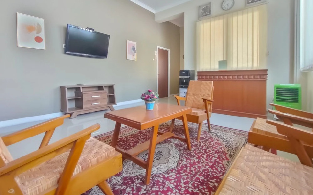 RedDoorz Syariah @ Innap Guest House Alun Alun Sragen – Guest Rooms – Sragen