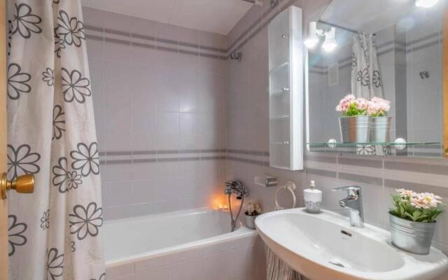 13-02 Bonito estudio con vistas al mar