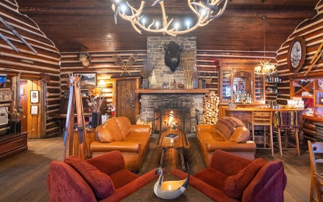 Storm Mountain Lodge Cabins & Dining