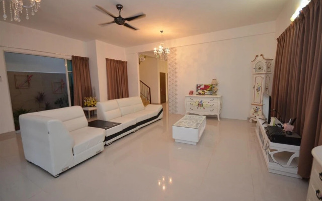 Felicia Home