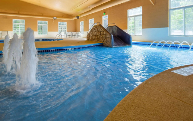 Crandon Inn and Suites