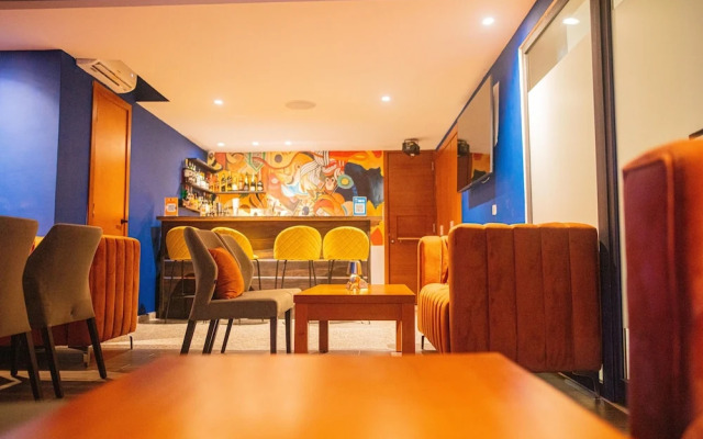 The Six Apparthotel