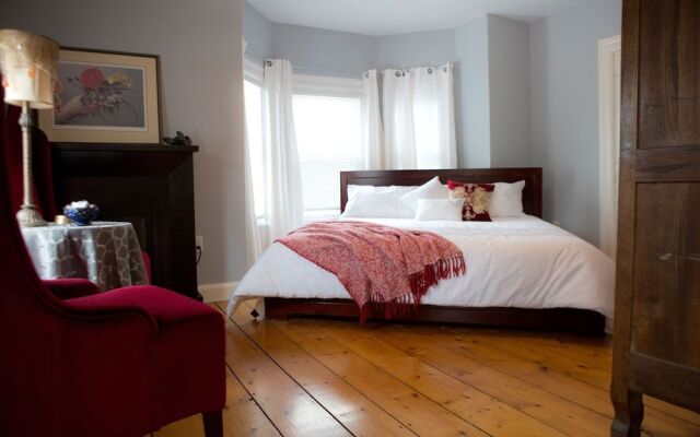 Red Mahone Bed & Breakfast