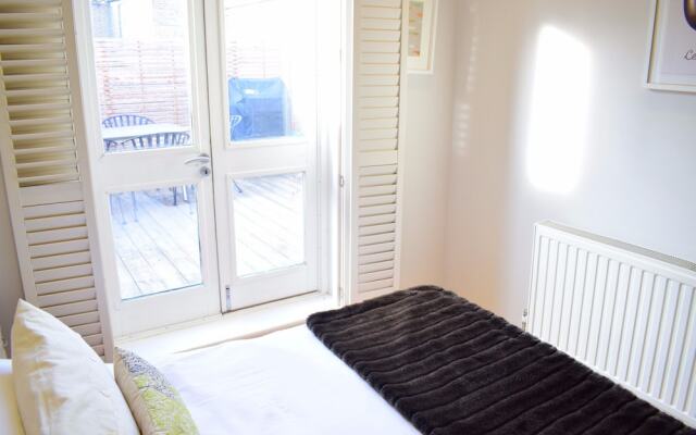 1 Bedroom Flat With Patio in Battersea