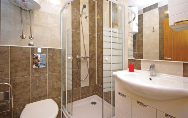 Beautiful Home in Makarska With Wifi and 2 Bedrooms