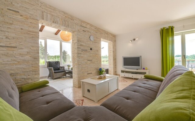 Villa Tanga near Rovinj with Pool