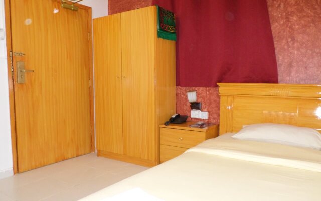 OYO 925 Emirates Hotel