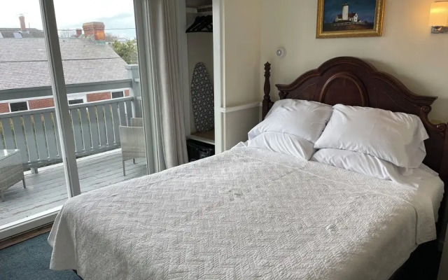 Brasswood Inn