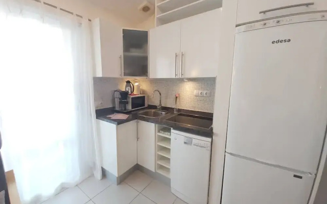 Central Apartment With Sea Views